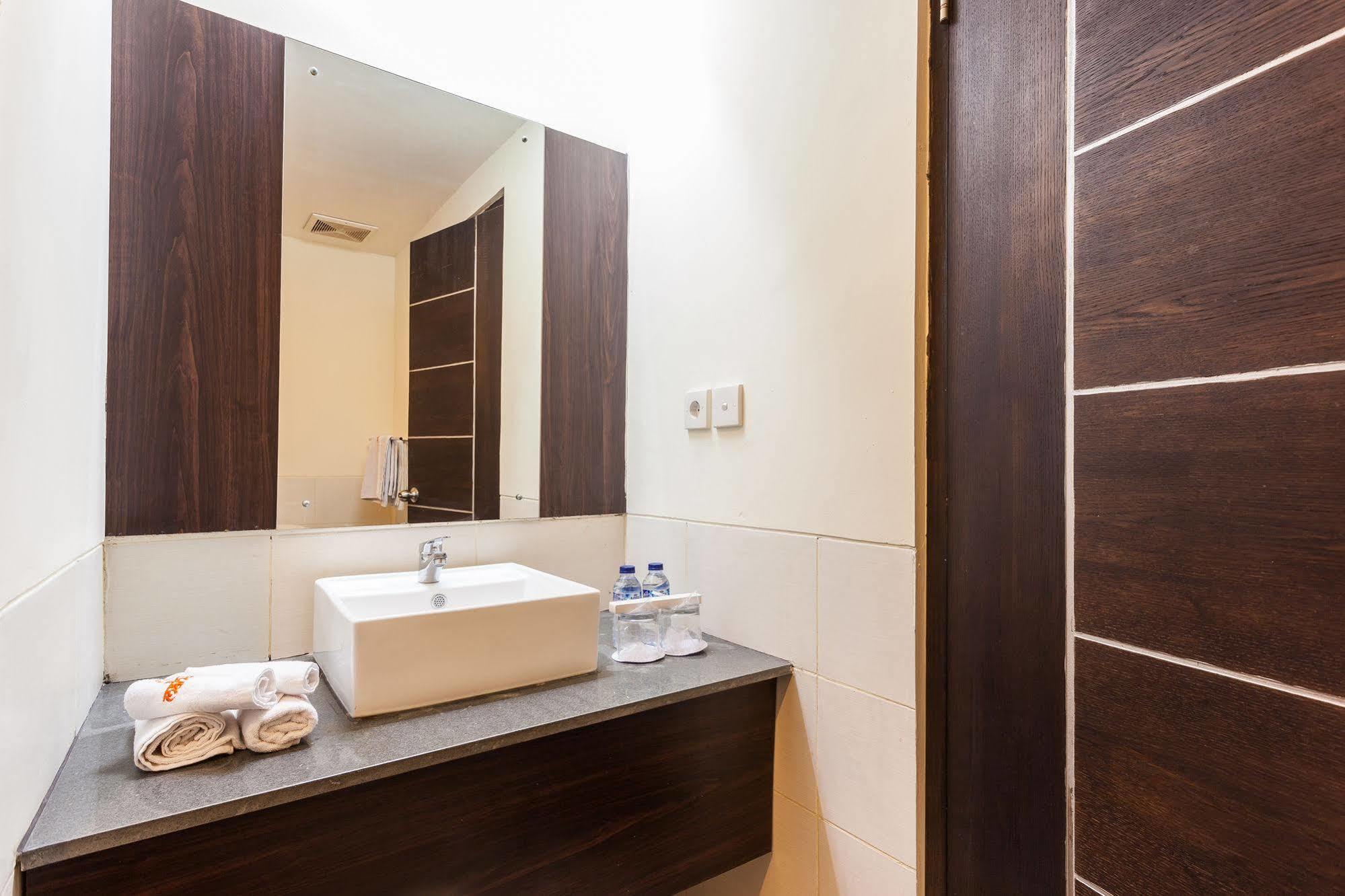 มาฮัตมา เรสซิเดนซ์ Hotel เดนปาซาร์ ภายนอก รูปภาพ